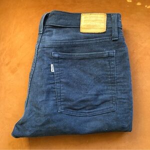 Levi Wedgie Straight Blue Corduroy